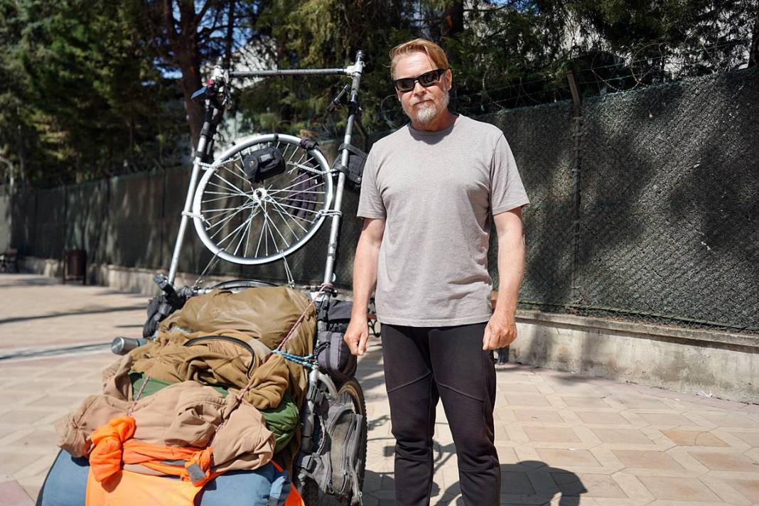 Ünlü gezginden itiraf: Türkiye'de seyahat etmek zor! Dünyayı 26 yıldır yürüyerek dolaşan kâşif şaşkına döndü 19